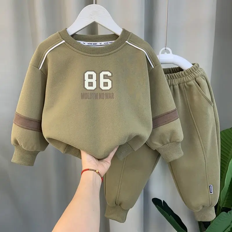 Running Gear Kids - ชุดเสื้อผ้าเด็กผู้ชายฤดูใบไม้ผลิ/ฤดูใบไม้ร่วง ปี 2026 ชุดกีฬาเด็ก ชุดวอร์มเด็ก เสื้อยืดแขนยาวพิมพ์ลายตัวอักษร
